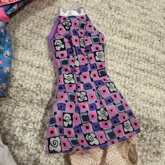 More Barbie clothes! Velvet hooded cape, hangers, scuba suit, vintage dresses.. - Picture 12 of 16